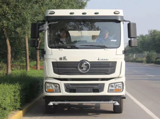 12噸灑水車(chē)多少錢(qián)一臺(tái)_國(guó)六13方陜汽德龍L3000綠化灑水車(chē)